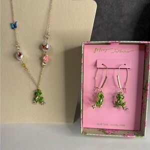 🐸Betsey Johnson Green Frog Necklace & Hoop Earrings Set